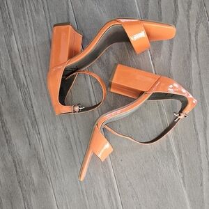 Vibrant orange sandal sz 6.5